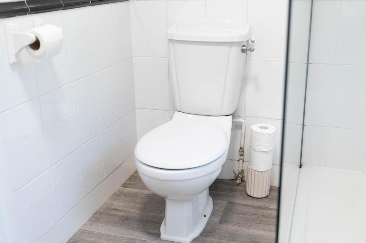 Large 4 Bedroom House - Top Rated - Off-Street Parking - Garden - Sleeps 9 - Contractors - Groups - Pool Table Northfield Екстериор снимка