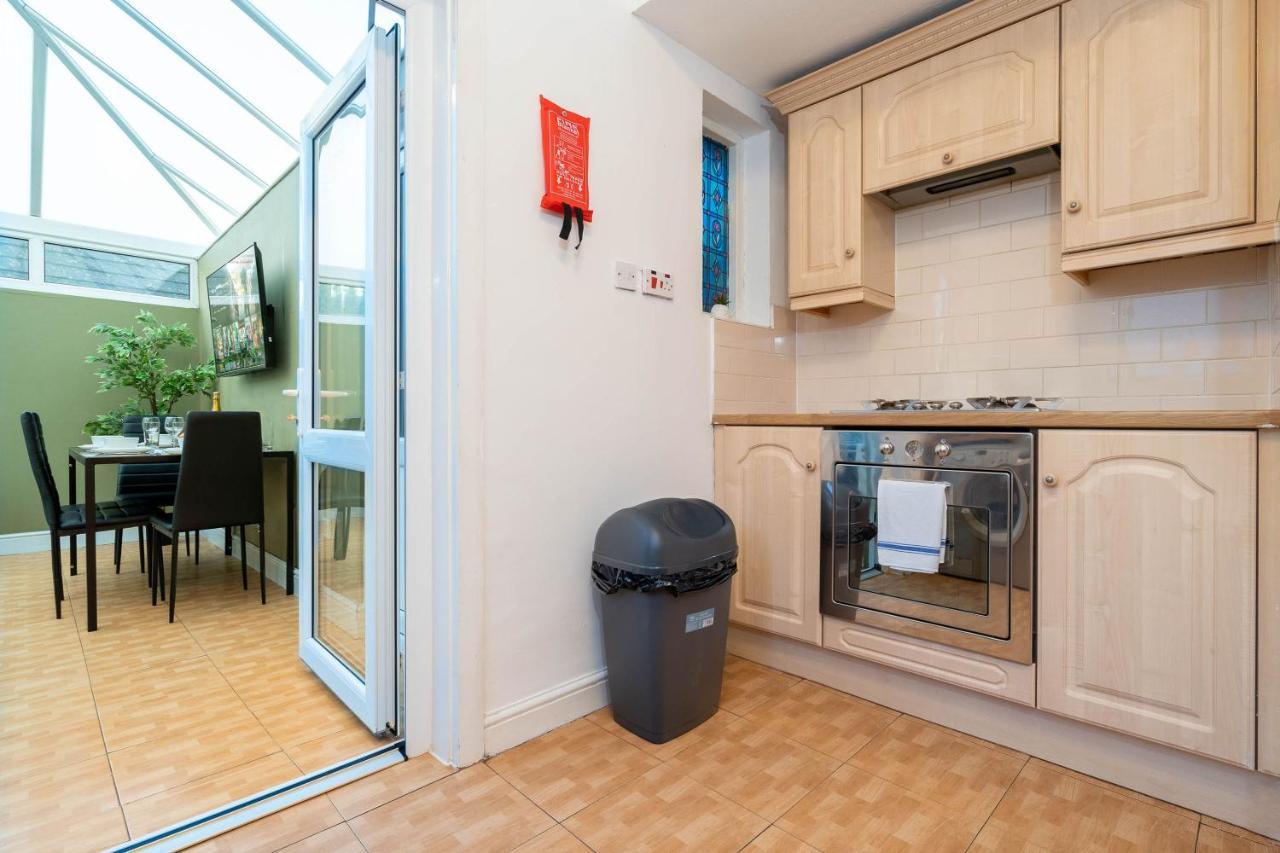 Large 4 Bedroom House - Top Rated - Off-Street Parking - Garden - Sleeps 9 - Contractors - Groups - Pool Table Northfield Екстериор снимка